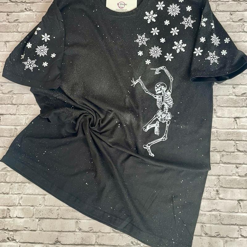 It's Freaking Snowing Tshirt Black