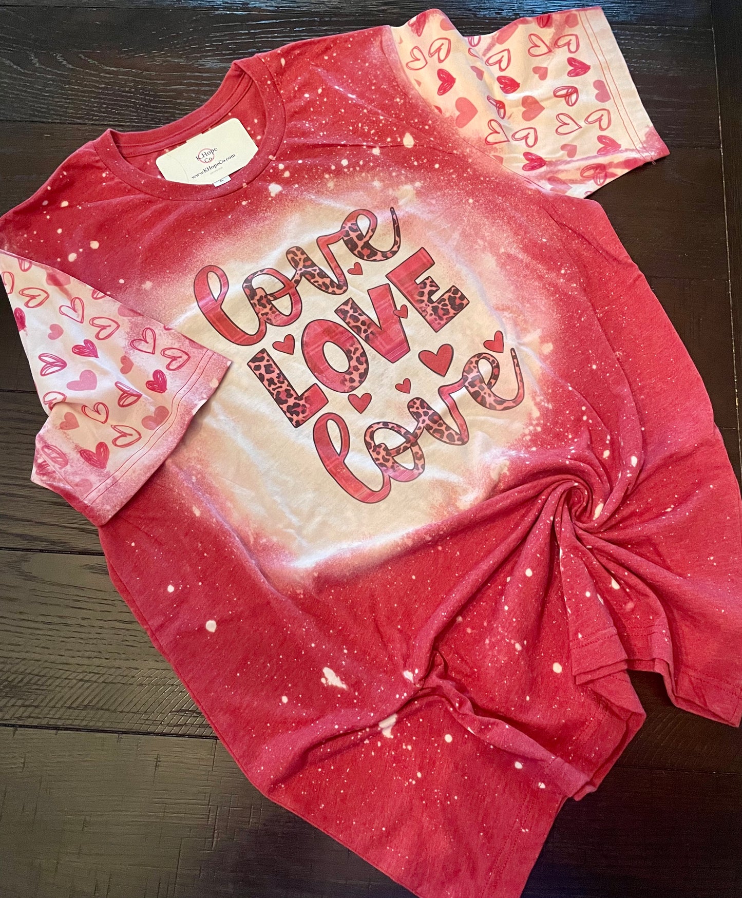 “Love” tshirt